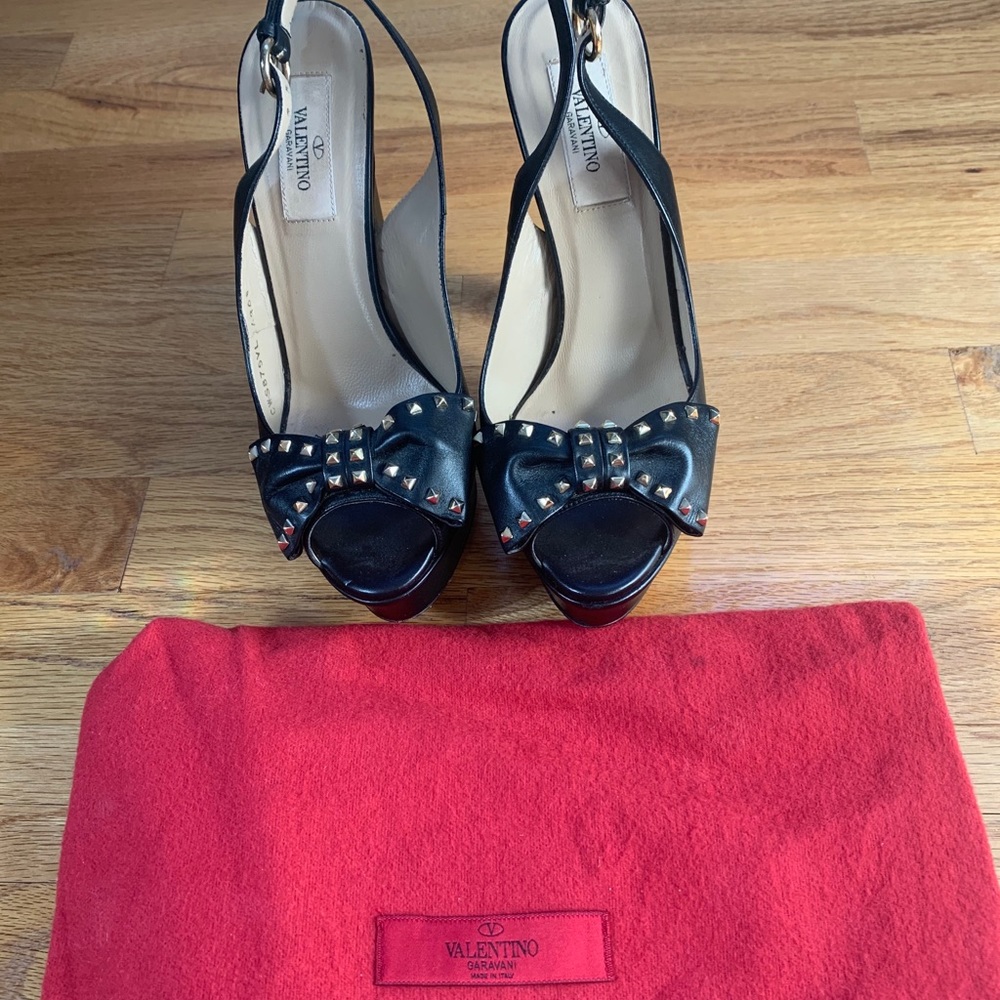 Valentino Garavani Leather Studded Pumps